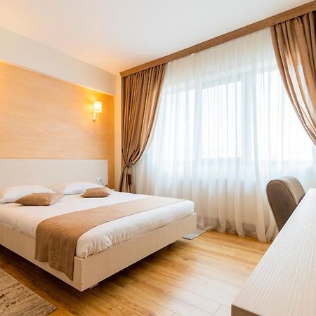 Hotel Bulevard Ramnicu Valcea Exterior photo