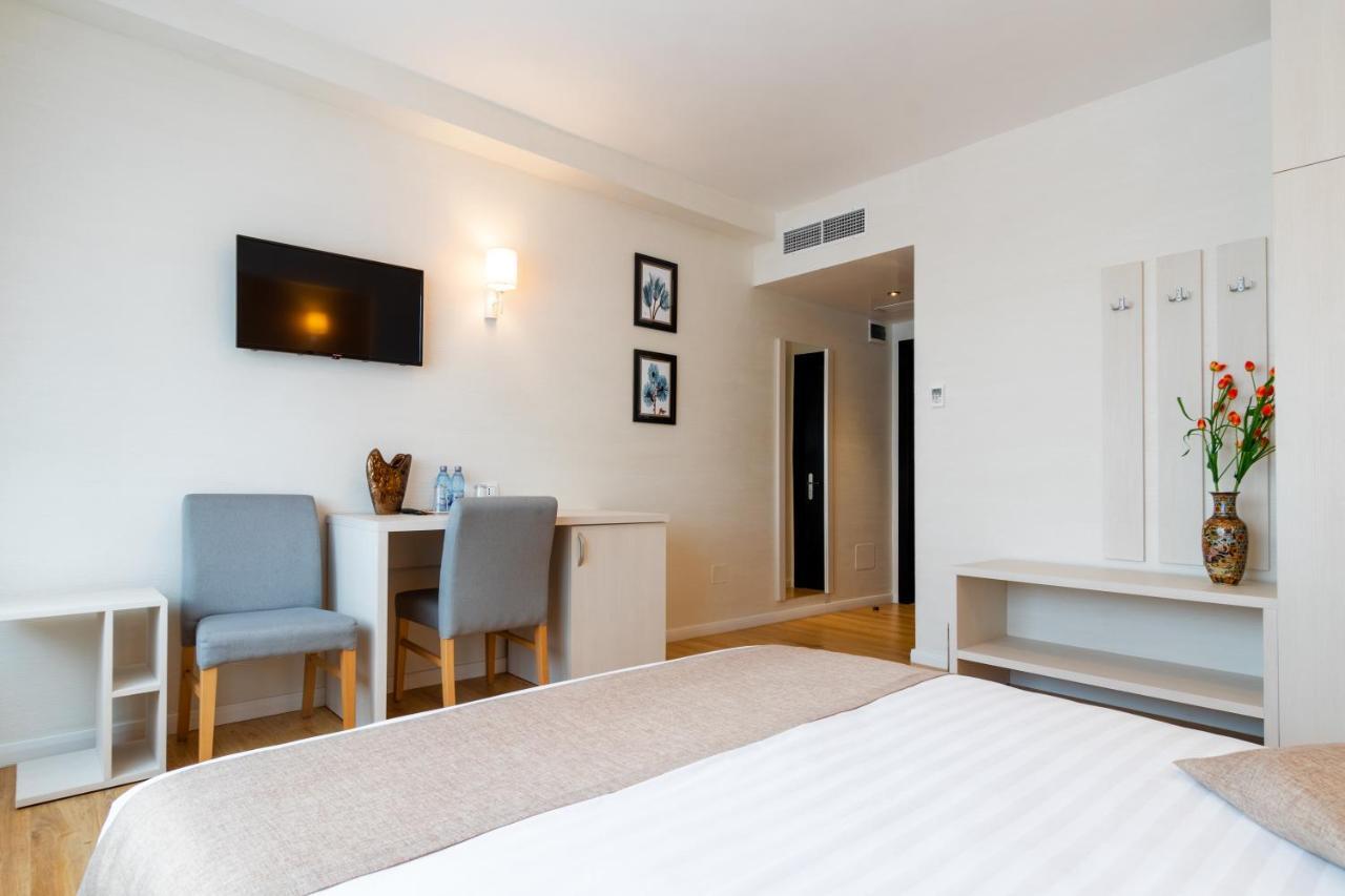 Hotel Bulevard Ramnicu Valcea Exterior photo